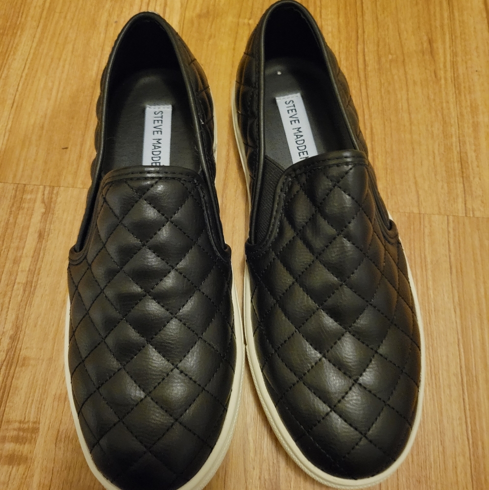 New Steve M. Black flat shoes